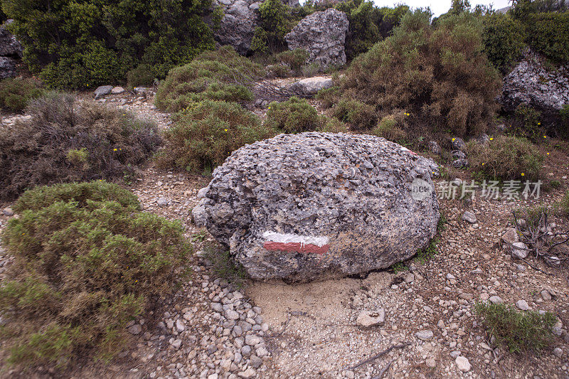 著名的利西亚路行人步行标记之间的fethiye到kas mugla turkey